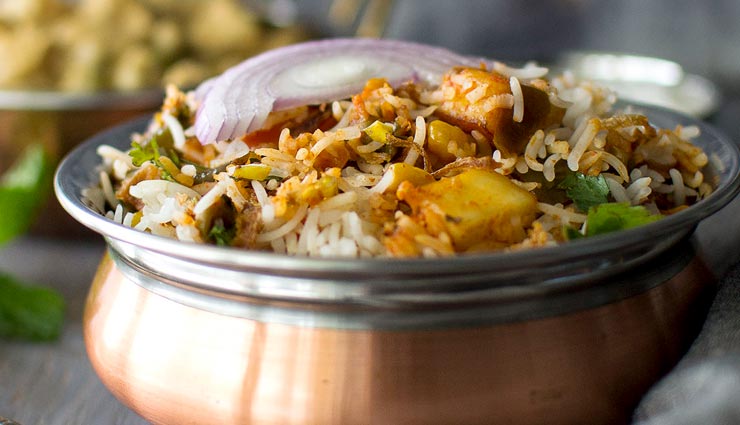 पार्टी की शान बढ़ाने का काम करेगा हैदराबादी वेज पुलाव #Recipe