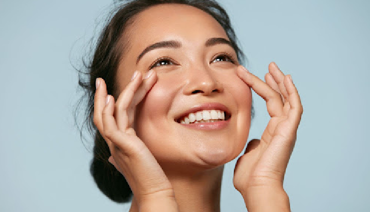 tomato for skin,tomato benefits for skin,skin brightening with tomato,tomato acne treatment,hydrating tomato face pack,anti-aging tomato skincare,tightening pores with tomato,sunburn relief with tomato,natural exfoliation with tomato,tomato diy face packs