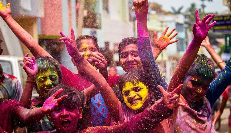 holi hydration tips,how to stay hydrated during holi,drinking water tips for holi,stay hydrated holi festival,hydration tips for festivals,avoid dehydration holi,best drinks for holi,healthy hydration during holi,holi skin care hydration,summer festival hydration tips,keep body hydrated holi,electrolyte balance holi,water intake holi festival,prevent dehydration holi,holi health tips