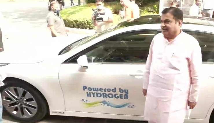 भारत की पहली हाइड्रोजन कार आई सामने, नितिन गडकरी ने की संसद तक की सवारी
