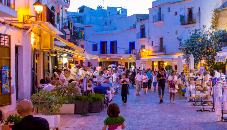 crowded summer destinations,most crowded summer destinations,summer destinations,places to travel in summer,summer best places to visit,summer holidays,travel,travel tips,travel guide,holidays