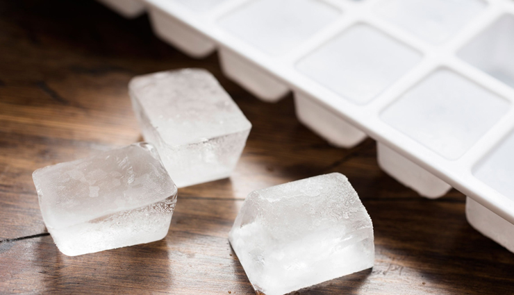 benefits of rubbing ice cubes on face,ice cube benefits,beauty tips,beauty hacks