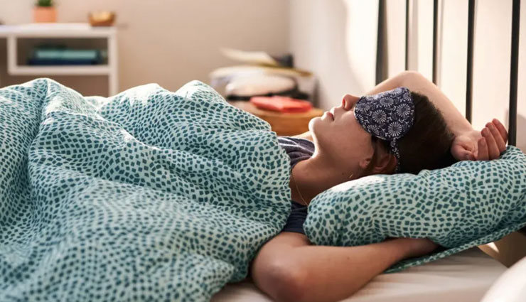 ice cube benefits,health benefits of ice cubes,ice cubes for skin,ice therapy benefits,ice cubes for face,ice cubes for pimples,ice cubes for headaches,ice cubes for swelling,cold therapy benefits,ice cubes for pain relief,lesser-known ice cube benefits