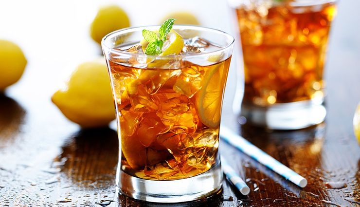 4 things that you should avoid ordering in a bar,things you should avoid ordering in a bar,things that should be avoided in bar,appletinis,iced tea,frozen mudslides,mojitos