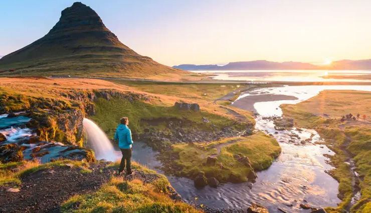 places with 24-hour sunlight,locations with midnight sun,sun never sets destinations,countries with polar day,24-hour daylight locations,midnight sun phenomenon,sun never sets places