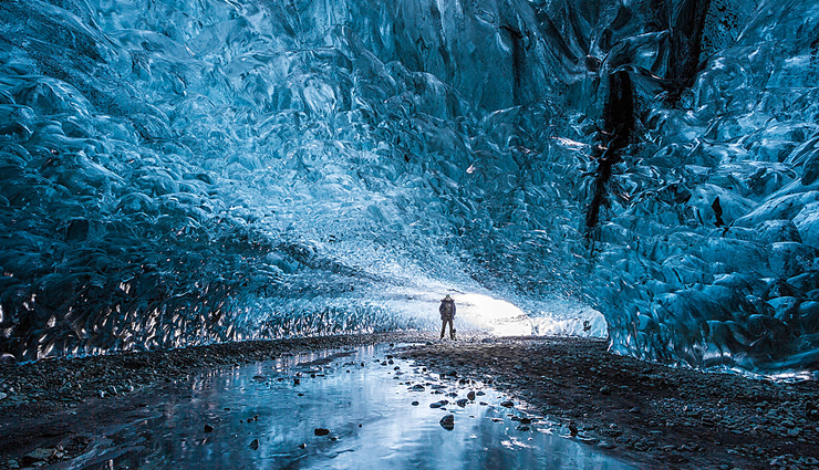 iceland,places to visit in iceland,hallgrimskirkja,dyrholaey,ice caves in vatnajokull glacier,catch the kaleidoscope of colors in the northern lights