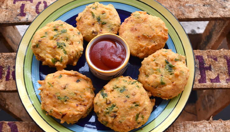 Monsoon Recipe- Idli Pakoda For Tea Time