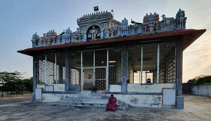 बांझ महिलाओं की मुराद पूरी करता हैं यह चमत्कारी मंदिर, कई हजारों में लगती हैं नींबू की बोली
