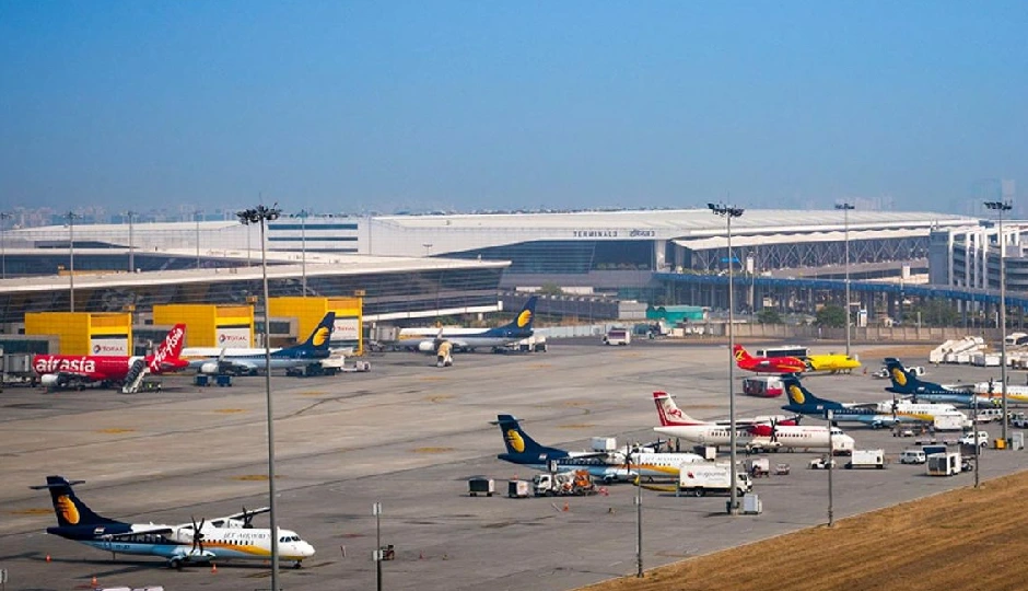 IGI एयरपोर्ट पर आई बड़ी तकनीकी खराबी, पार्किंग हुई विमानों से फुल; यात्रियों के लिए जारी हुई एडवाइजरी