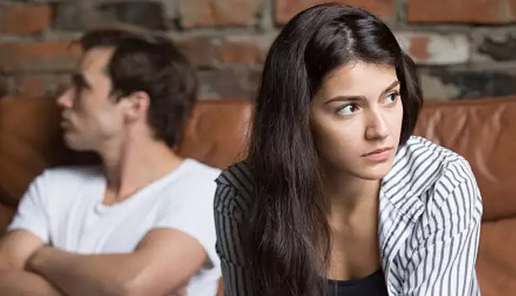 आपका कोई खास कर रहा आपको इग्नोर, करें ये काम