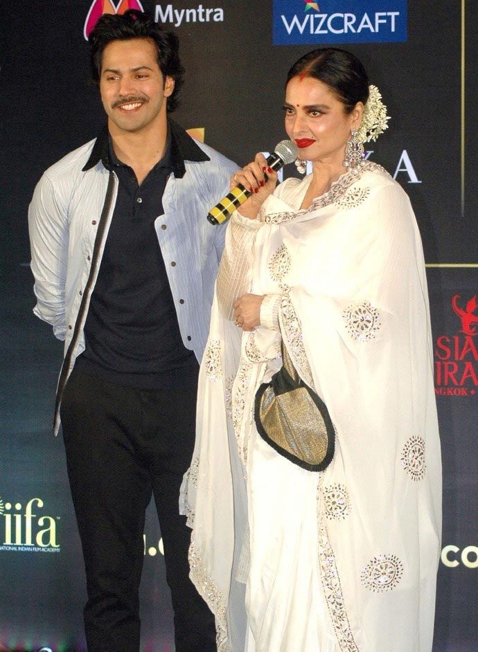 bollywood,varun dhawan,bobby deol,rekha,kriti sanon,ayushmannn khurrana,press conference,nexa iifa awards,race 3