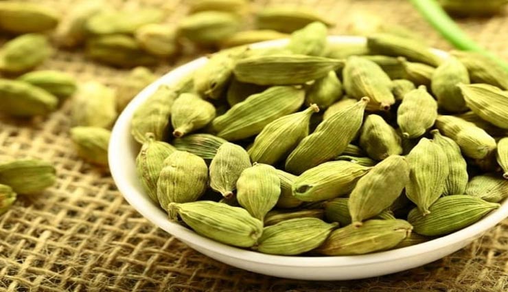 आपकी किस्मत चमकाने का काम करती हैं इलायची, जानें इसके आश्चर्यजनक लाभ astrology tips,astrology tips in hindi,cardamom measures,shine luck by cardamom
