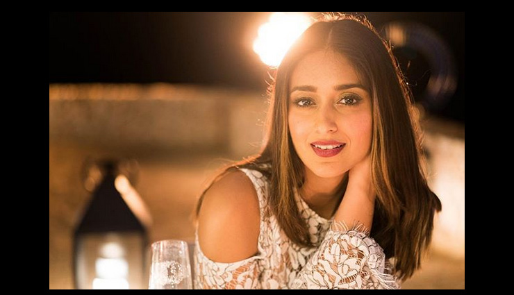 ileana dcruz topless scene,ileana dcruz,ajay devgan,esha gupta,emraan hashami,baadshaho