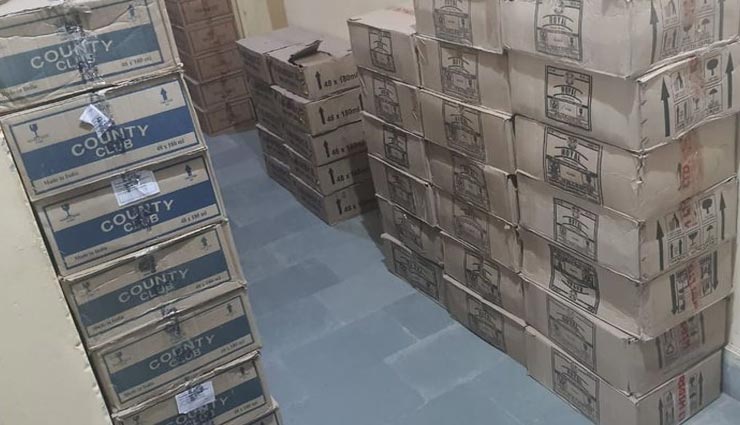 अजमेर : पुलिस नाकाबंदी में पकड़ी गई अवैध शराब से भरी पिकअप, आरोपी से पूछताछ जारी 