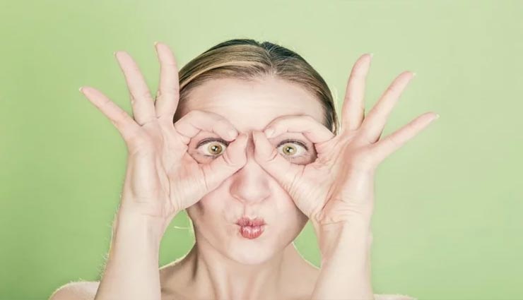 weird news,weird incident,weird person,stalker found girl by eyes reflection,japan