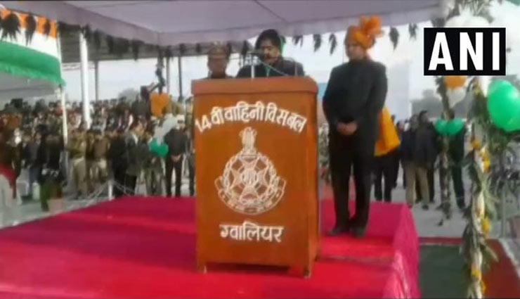 Republic Day 2019 : गणतंत्र दिवस पर मुख्यमंत्री का संदेश भी नहीं पढ़ पाईं कमलनाथ की मंत्री, बोलीं- कलेक्टर साहब पढ़ेंगे, देखें वीडियो