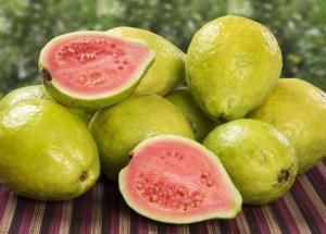 5 Benefits of Guava for Glowing Skin