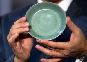 13cm Bowl Sold For Record Breaking 248 Crore in Hong-Kong