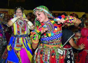 Navratri Special- Why Women are Crazy About Dandiya