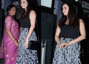 Dia Mirza Spotted in Simple Yet Hot Look