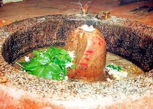 Weird Story - Temple Where Fragmented Shivling is Worshiped