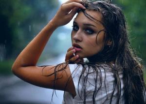 Hate Greasy Hair During Monsoon? Try These Simple NO Ingredient Tips