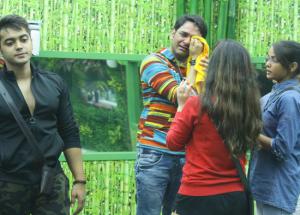 #BB11 After Fight With Hina Khan, Vikas Breaksdown