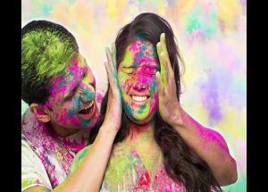 Holi Special- 5 Tips To Save Your Skin From Harmful Colors