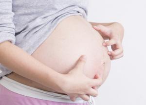Suffering From Itchy Belly During Pregnancy? Try These Simple Tips