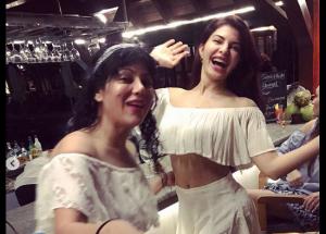 PICS - Beauty In White Jacqueline Enjoys In Mauritious