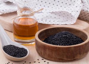 4 Amazing Benefits of Kalonji Oil For Skin and Hair