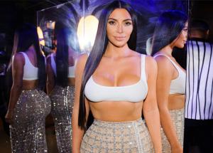 PICS : The Too Tiny Crop Top and Thin Waist of Kim Kardashian Was The Belle of the Ball