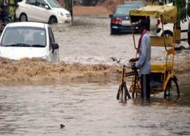 Heavy rains lash parts of Uttar Pradesh, normal life affected
