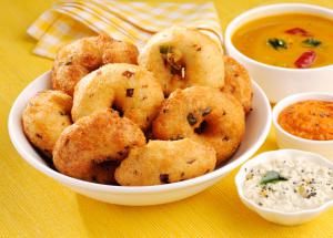 Try Medu Vada For Diwali Snacks