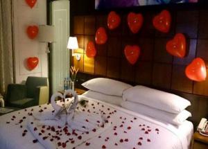 Valentines Special- 5 Ways To Fill Your Room With Romance