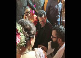 PICS- Salman Khan Killer Smile Won Hearts at Friend's Marriage
