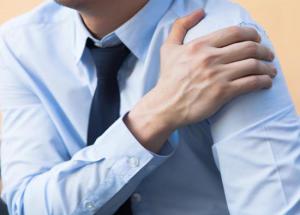 4 Ways To Instantly Treat Shoulder Pain