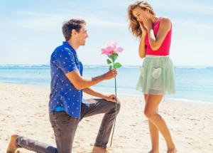 Confused How To Say Out Your Feeling to Her? Try These Proposal Tips