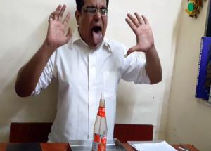 Amazing!! Mumbai Man Empties Ketchup Bottle in 25 Seconds