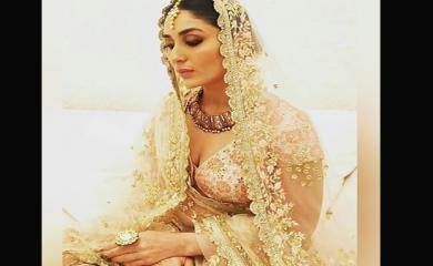 PICS- Saif are You Ready To Remarry Kareena Kapoor Khan After Her Royal Look on Ramp?