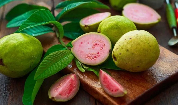 विटामिन C का खजाना हैं ये 10 आहार, रोगप्रतिरोधक क्षमता होगी मजबूत vitamin c-rich foods,boosting immunity with food,foods for strong immune system,immunity-boosting foods,vitamin c sources,strengthening immunity naturally,foods to enhance immune health,best foods for immunity,enhancing immunity with vitamin c,immune-boosting diet plan