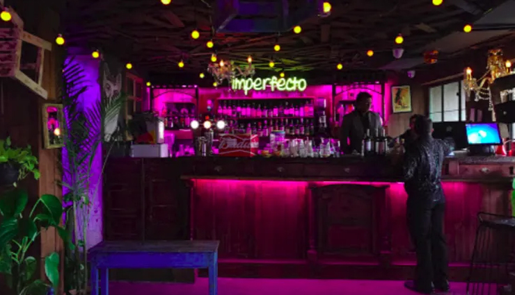 hauz khas village in delhi,food cafes in hauz khas village in delhi,delhi travel,holidays in delhi