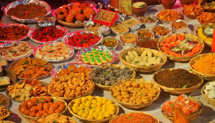 देवी-देवताओं को प्रसन्न करें इन व्यंजनों का भोग लगाकर 