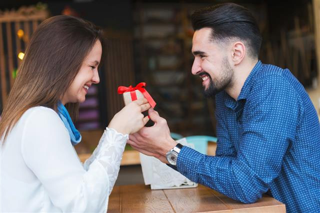 tips to impress woman,dating tips