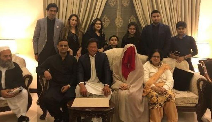 bushra bibi,the genie,pakistan,imran khan,disappear in mirror,pakistani media,imran khan news,news,news in hindi ,पाकिस्तान,इमरान खान