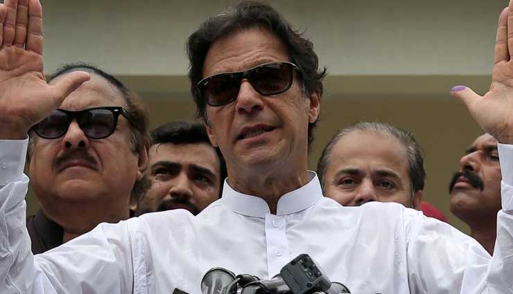 पाकिस्तान चुनाव: इमरान खान ने बाजी मारी, लेकिन सरकार बनाने के लिए गठबंधन की जरूरत