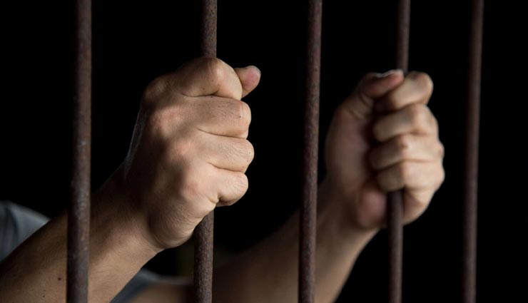 सिंगापुर : भारतीय मूल की महिला को सुनाई गई 30 साल जेल की सजा, घरेलू सहायिका को प्रताड़ित करने का मामला