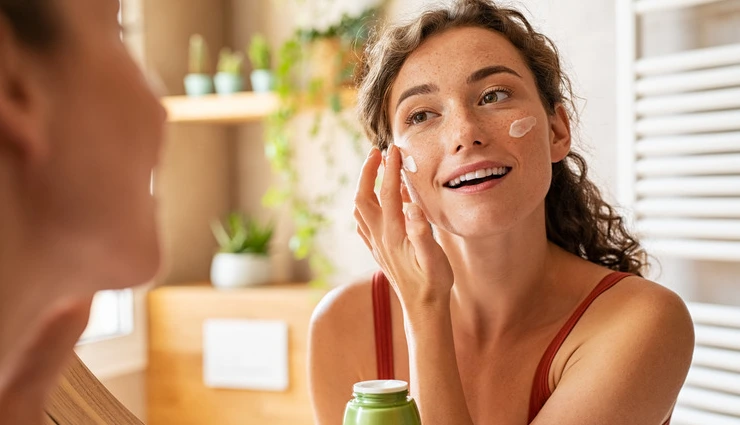 nighttime skincare tips,night skincare routine,cleanse before bed,moisturizing skin at night,skin repair at night,best night moisturizer,glowing skin tips,healthy skin habits,nighttime facial care,skin hydration at night