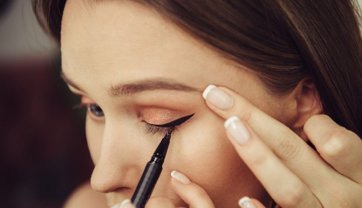 eyeliner mistakes,common eyeliner errors,how to apply eyeliner,eyeliner tips,makeup tips for eyes,eye makeup guide,eyeliner hacks,beauty mistakes to avoid,perfect eyeliner application,eye health and makeup,eyeliner dos and donts,eyeliner rules,eyeliner guide