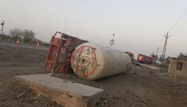 पाली से जोधपुर जा रहा इंडेन गैस से भरा टैंकर पलटा, गैस का रिसाव होने से लोगों में दहशत